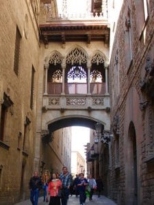 What to do in Barcelona in 2 days: go under the bridge on Carrer Bisbe