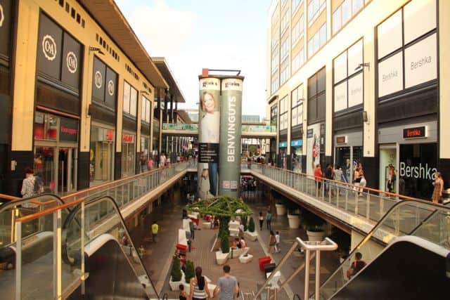 Find the best shopping mall! Barcelona has a wide range of indoor and outdoor shopping centers.