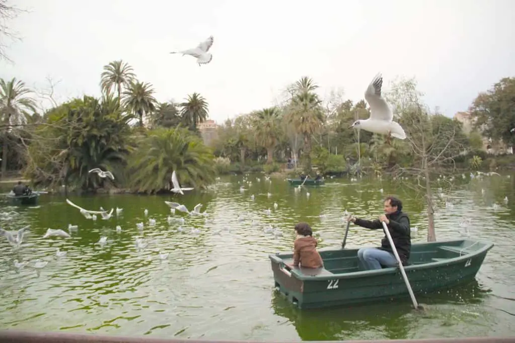 Ciutadella Park Barcelona lake