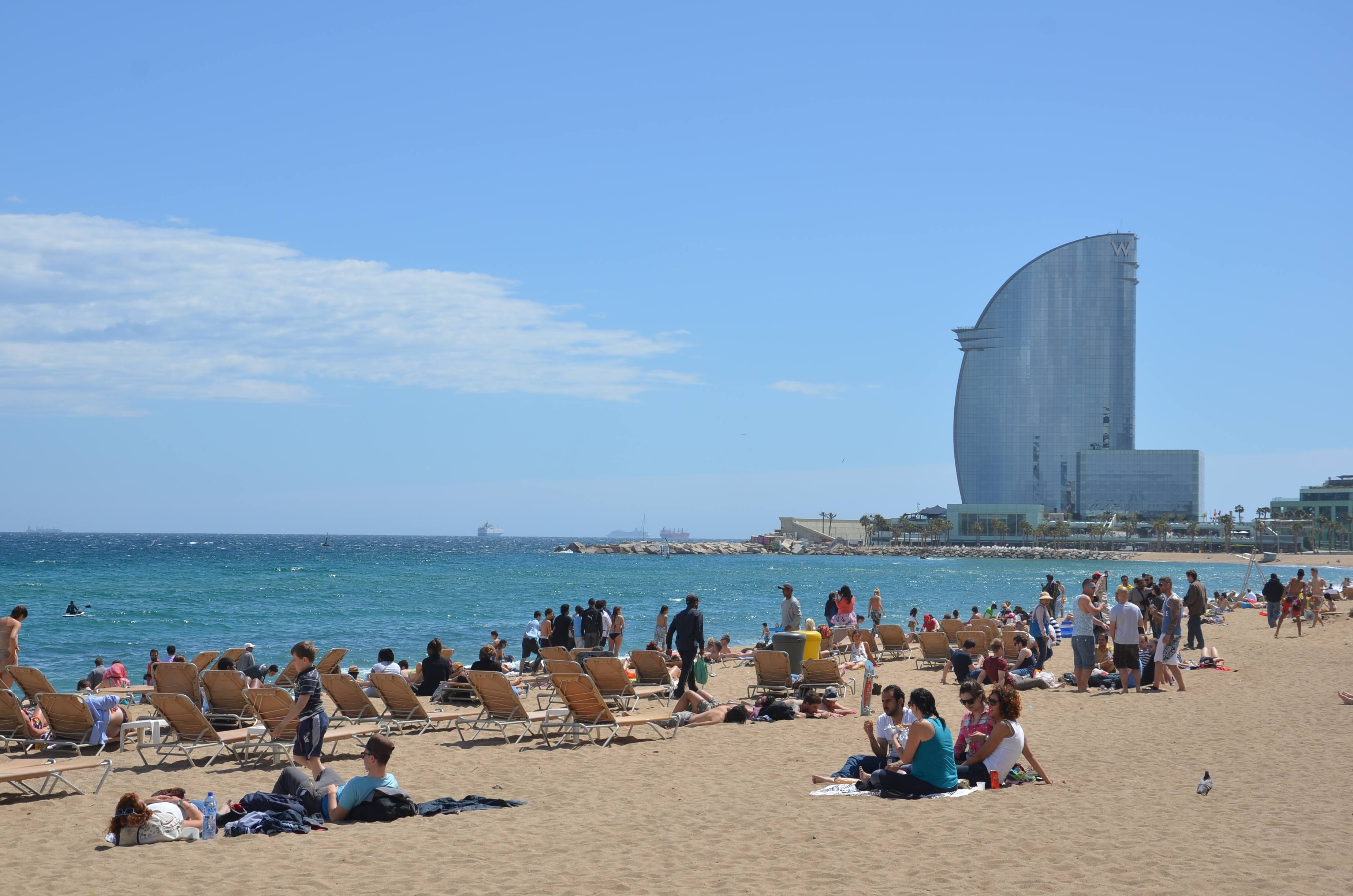 One of the top 10 things to do in Barcelona: hit the beach!