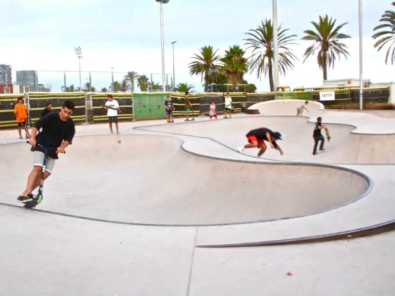 Mar Bella Skate Park - Enjoying kids in Barcelona