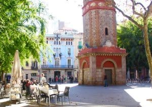 Activities for kids in Barcelona: chilling in a public square