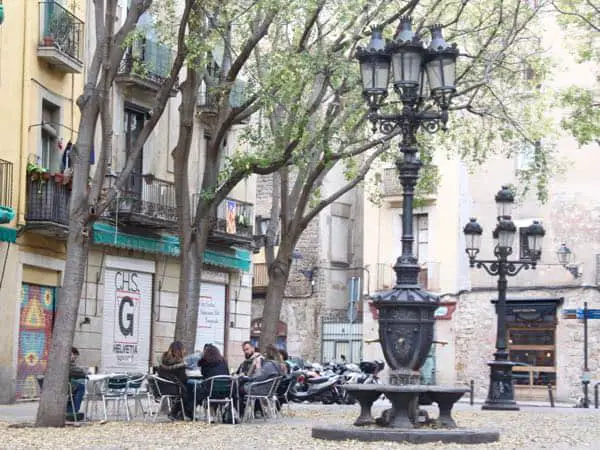 Plaça Sant Agustí Vell, a romantic square in Barcelona