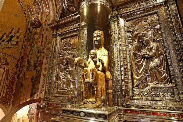 La Moreneta Black Madonna, Montserrat